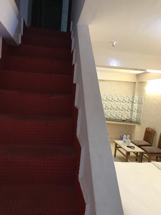 Hotel Skylark Нейнитал Стая снимка